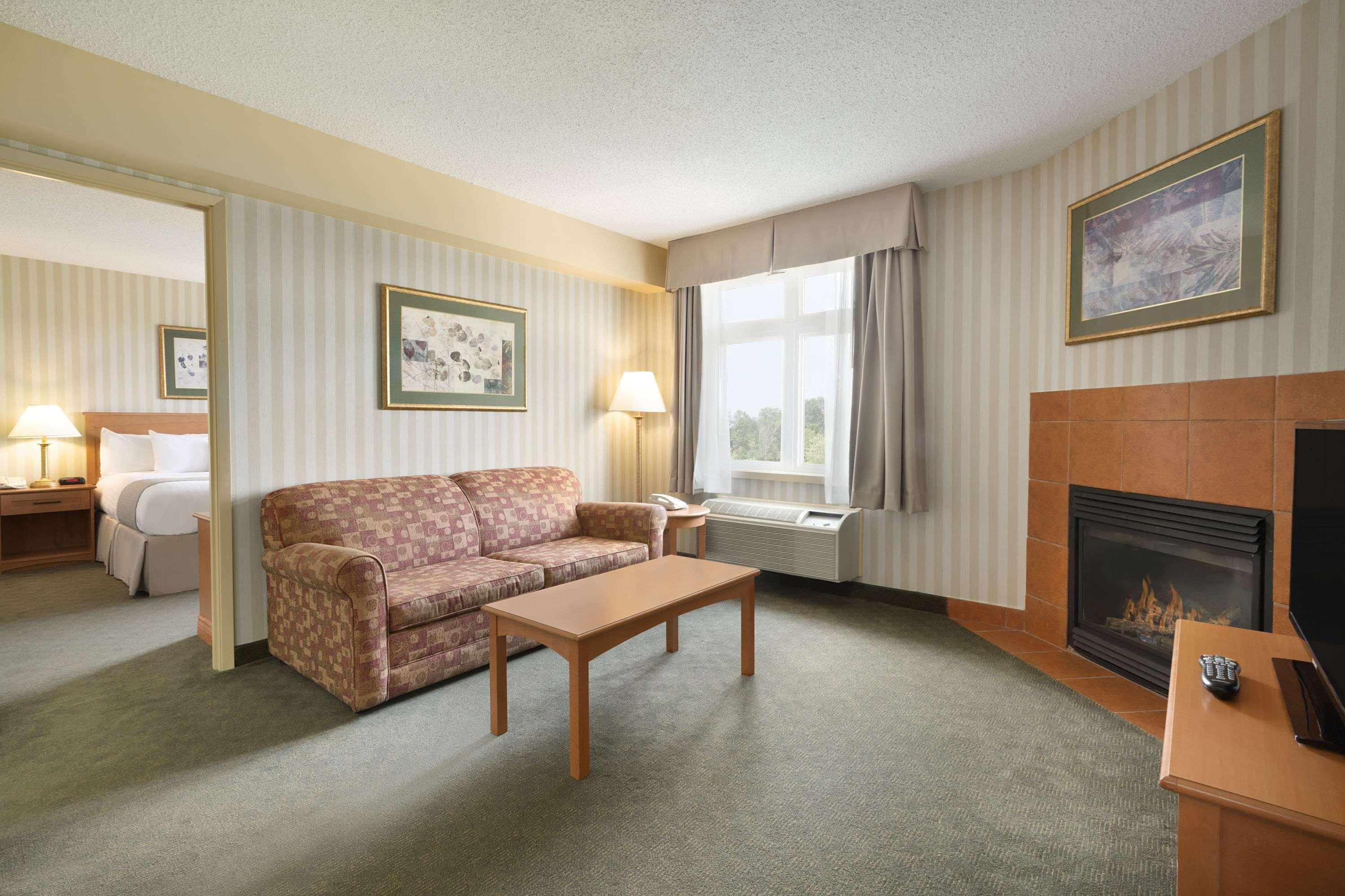 Days Inn By Wyndham Orillia Εξωτερικό φωτογραφία
